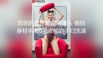 ⚫️⚫️胖哥专属全方位无死角性爱房，露脸约炮苗条美眉穿上情趣干到一半突然男朋友来视频通话赶紧躲厕所穿衣接视频，对话超精彩[MP4/1620MB]