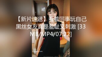 水上乐园淋浴更衣室偷拍 泳客淋浴可爱眼镜妹奶子圆润逼毛性感