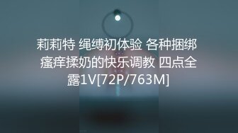 两对蓝眼睛、两对噘起的嘴唇、双色调、丁字裤包覆的塞式紧身裤让您的乐趣加倍。欧洲美女 Cream Mo