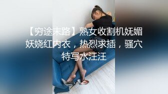 家里的年轻小骚妻，全程露脸小性感纹身跟小哥激情啪啪