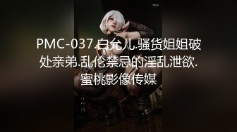 正太探花老哥约了个熟女两男一女3P，穿上开档黑丝摸奶口交，翘起屁股抽插猛操，一前一后轮换着操