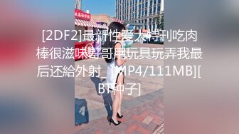 偷窥清纯长发小美女嘘嘘