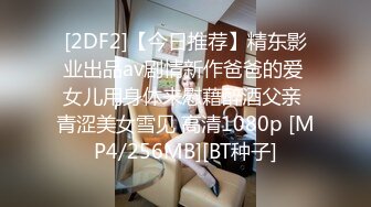 冒充假经纪人忽悠漂亮小美女各种姿势露出漂亮的裸体 (2)