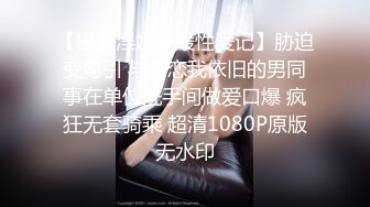 高端会所女技师撅着屁股给狼友看着骚逼伺候大哥，胸推漫游深喉大鸡巴舔菊花真骚，让大哥直接射她嘴里