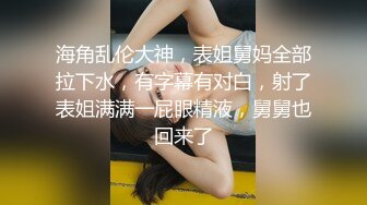 高二17岁处女漂亮嫩妹子，在宿舍不方便说话，夜深人静偷偷漏超嫩乳房赚外快