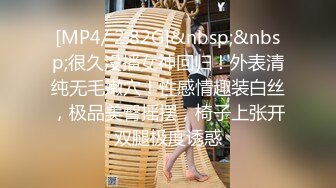 《极品CP☀️魔手☛外购》价值千元巨作！商场全景4K镜头偸拍女卫各种大屁股小姐姐方便~好多气质美女应接不暇好过瘾 (3)